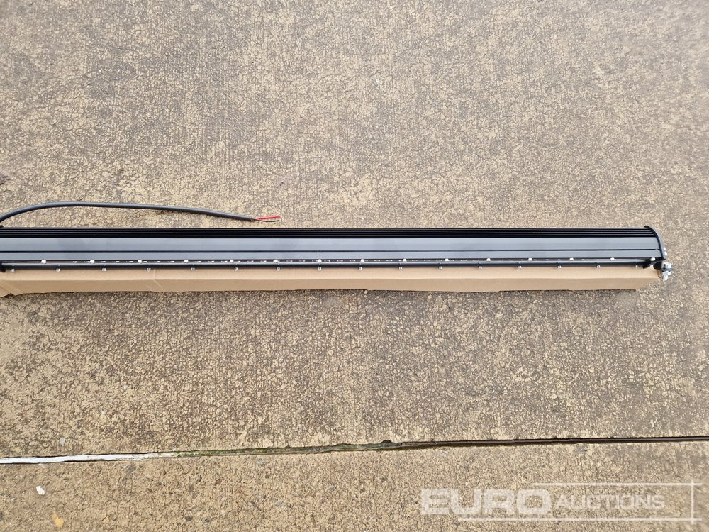 ציוד בנייה Unused 32" 300W Combo Beam LED Light Bar, Mounting Brackets, IP68 Waterproof: תמונה 6 ציוד בנייה Unused 32" 300W Combo Beam LED Light Bar, Mounting Brackets, IP68 Waterproof: תמונה 6