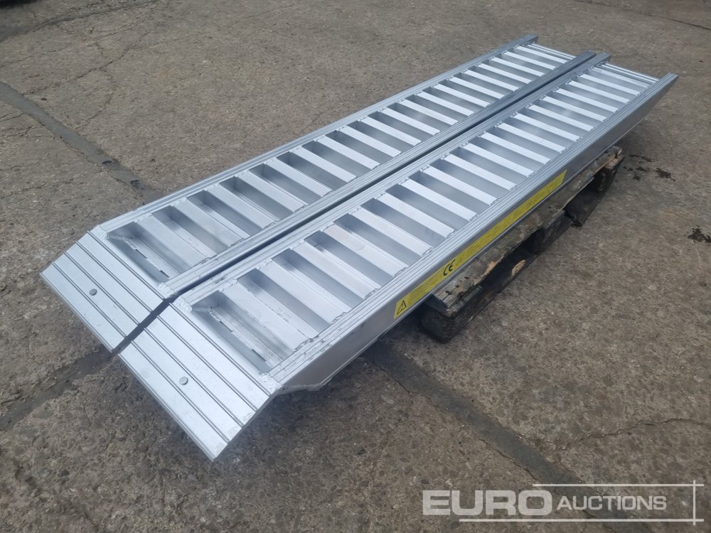 Unused Set of Aluminium Ramps, 250cm, 6,000kg - ציוד לסדנאות: תמונה 3 Unused Set of Aluminium Ramps, 250cm, 6,000kg - ציוד לסדנאות: תמונה 3
