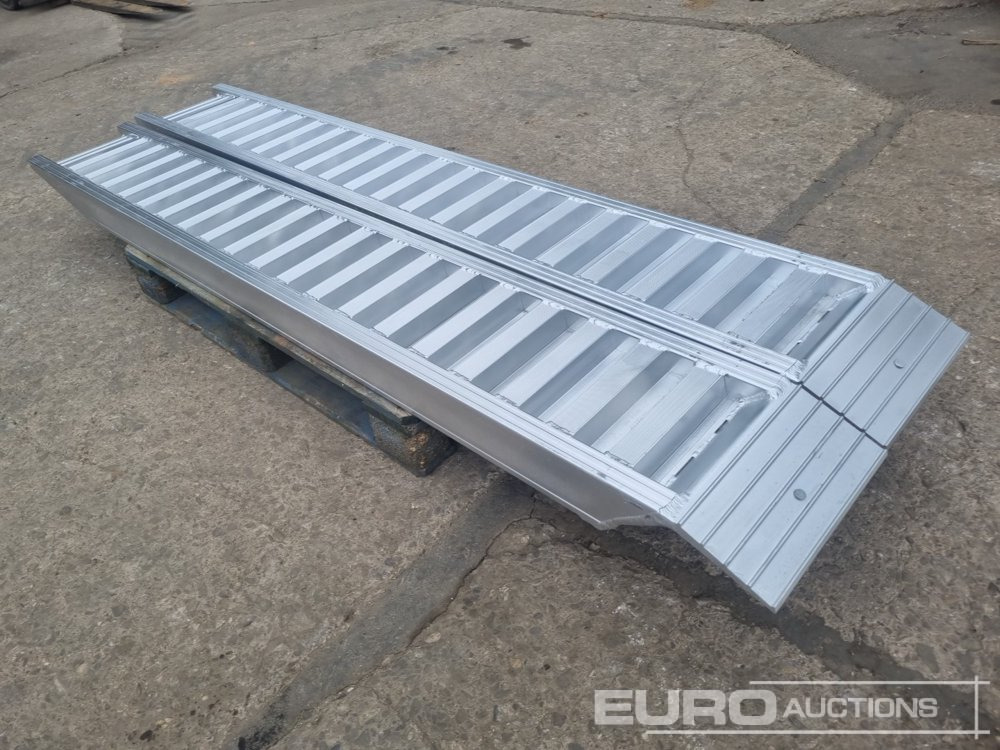 Unused Set of Aluminium Ramps, 250cm, 6,000kg - ציוד לסדנאות: תמונה 2 Unused Set of Aluminium Ramps, 250cm, 6,000kg - ציוד לסדנאות: תמונה 2