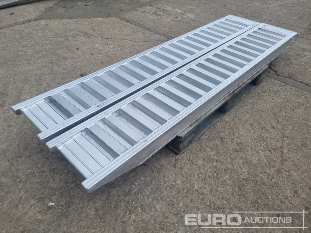 Unused Set of Aluminium Ramps, 250cm, 6,000kg - ציוד לסדנאות: תמונה 1 Unused Set of Aluminium Ramps, 250cm, 6,000kg - ציוד לסדנאות: תמונה 1
