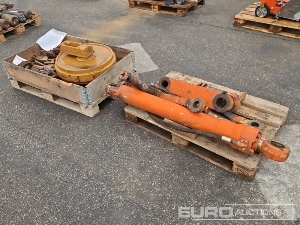 Various Parts to suit Liebherr - צרופה עבור מחפר: תמונה 2 Various Parts to suit Liebherr - צרופה עבור מחפר: תמונה 2