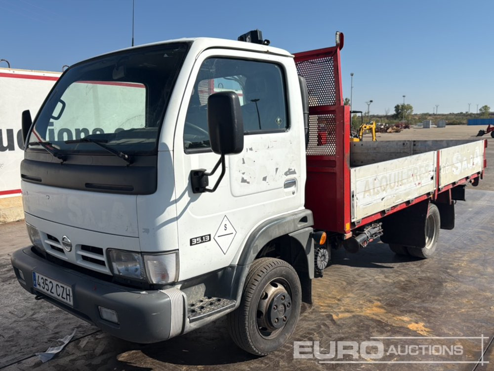 2004 Nissan Cabstar - משאית צד נופל/ שטוחה: תמונה 1 2004 Nissan Cabstar - משאית צד נופל/ שטוחה: תמונה 1