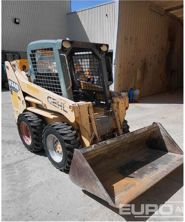2006 Gehl SL4240-3 - מעמיס היגוי החלקה: תמונה 1 2006 Gehl SL4240-3 - מעמיס היגוי החלקה: תמונה 1