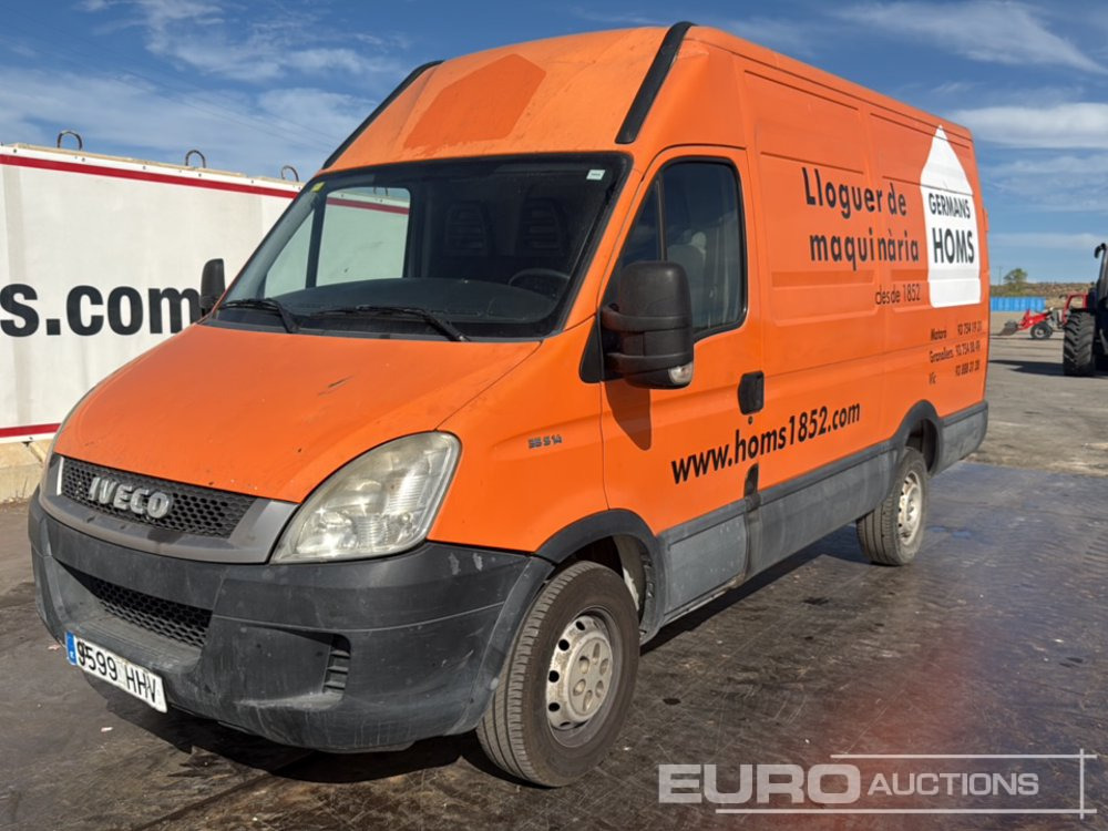 2012 Iveco Daily 35 S14 - כלי רכב מסחרי עם לוח: תמונה 1 2012 Iveco Daily 35 S14 - כלי רכב מסחרי עם לוח: תמונה 1