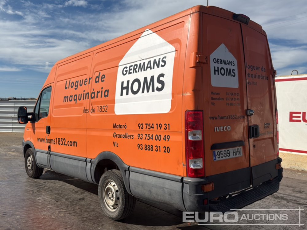 2012 Iveco Daily 35 S14 - כלי רכב מסחרי עם לוח: תמונה 3 2012 Iveco Daily 35 S14 - כלי רכב מסחרי עם לוח: תמונה 3