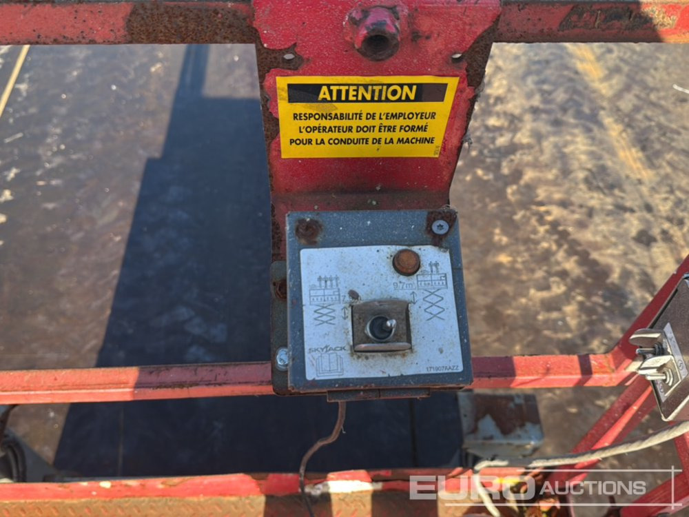 פלטפורמה אווירית 2016 SkyJack SJ6832RT: תמונה 20