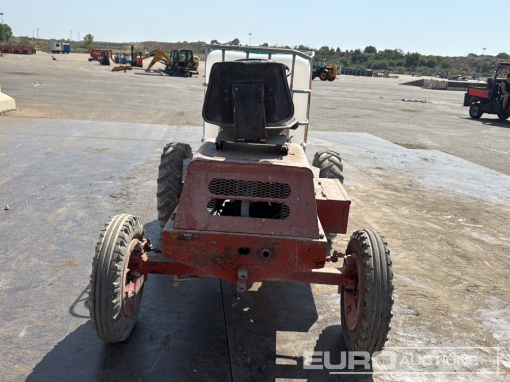 Compact Tractor, Water Tank - טרקטור קומפקטי: תמונה 4 Compact Tractor, Water Tank - טרקטור קומפקטי: תמונה 4