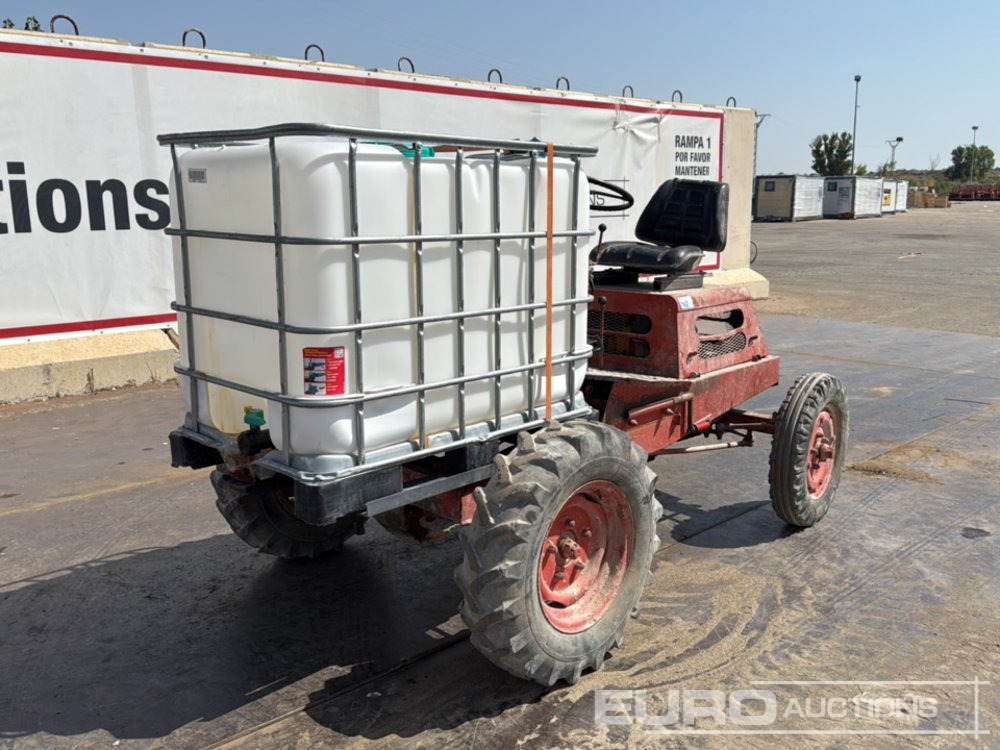 Compact Tractor, Water Tank - טרקטור קומפקטי: תמונה 1 Compact Tractor, Water Tank - טרקטור קומפקטי: תמונה 1