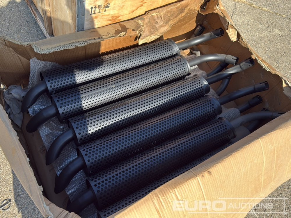Pallet of Exhaust Silencers to Suit Deuz Motors for Ausa (12 of) - ציוד בנייה: תמונה 2 Pallet of Exhaust Silencers to Suit Deuz Motors for Ausa (12 of) - ציוד בנייה: תמונה 2