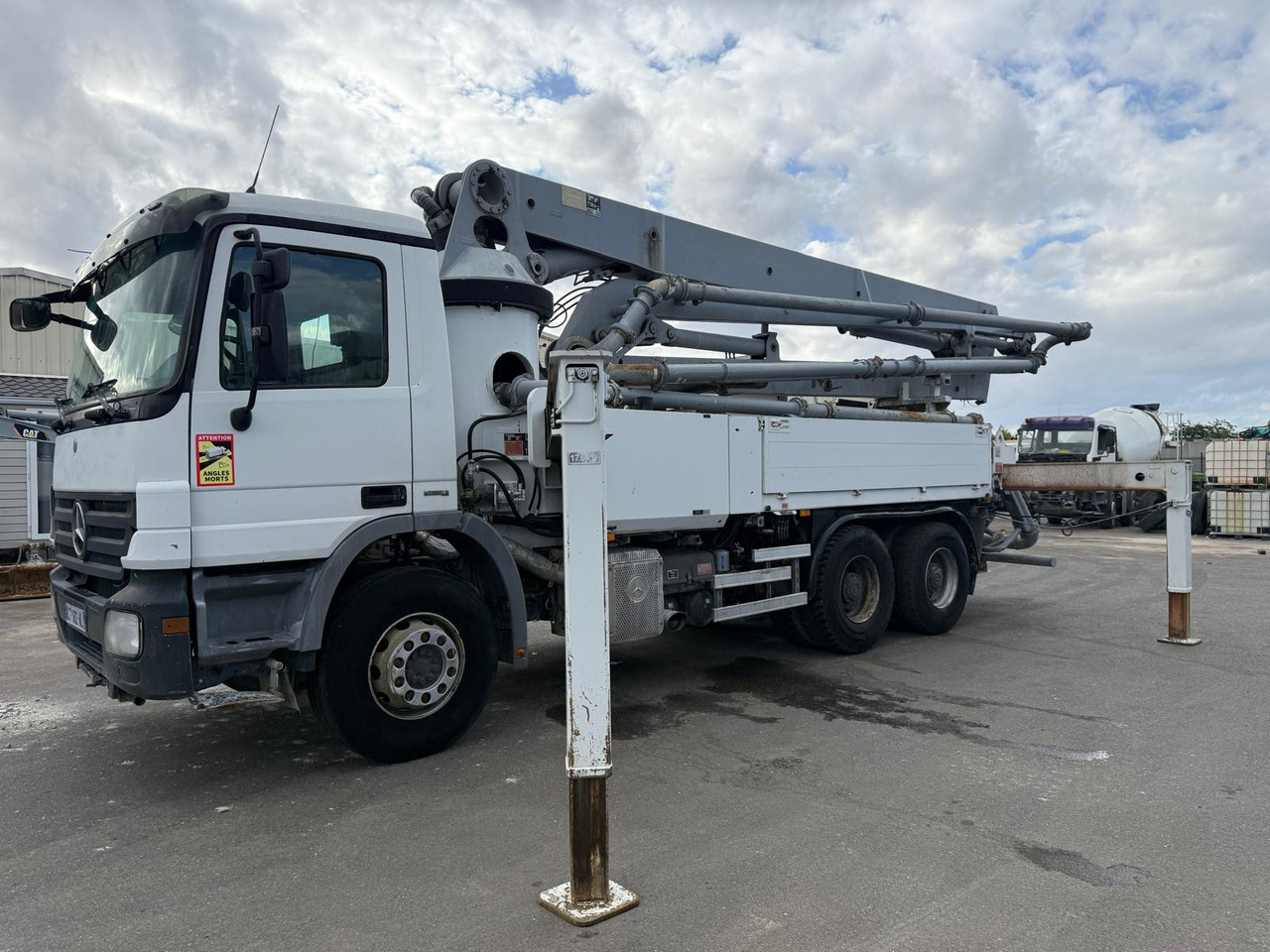 Pompe à béton Schwing 34m avec cabine Mercedes Benz Actros CT-062-WL Année 2008 - משאית משאבת בטון: תמונה 4 Pompe à béton Schwing 34m avec cabine Mercedes Benz Actros CT-062-WL Année 2008 - משאית משאבת בטון: תמונה 4