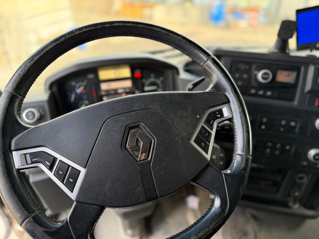 הַחכָּרָה  Renault C380 Renault C380: תמונה 9