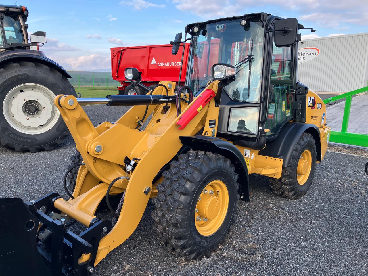 Caterpillar 906 - מעמיס גלגלים: תמונה 1 Caterpillar 906 - מעמיס גלגלים: תמונה 1