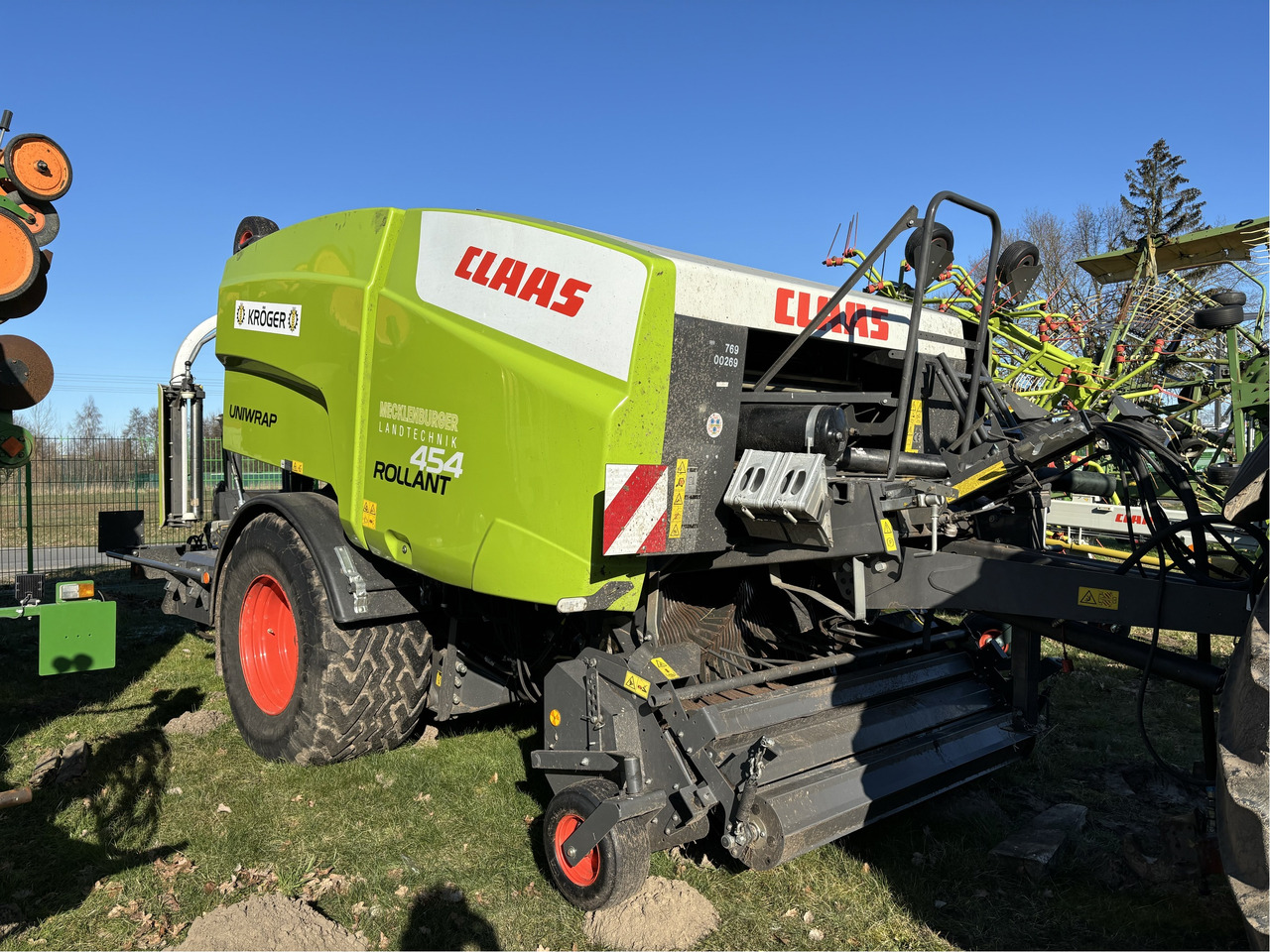 Claas Press- Wickelkombi 454 Uniwrap - ציוד חציר ומספוא: תמונה 1 Claas Press- Wickelkombi 454 Uniwrap - ציוד חציר ומספוא: תמונה 1
