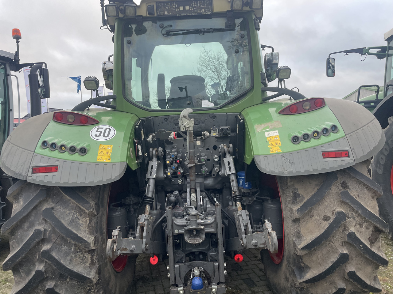 טרקטור חקלאי Fendt 718 Power Plus: תמונה 11
