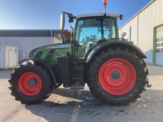 Fendt 718 Vario S4 Profi Plus - טרקטור חקלאי: תמונה 1 Fendt 718 Vario S4 Profi Plus - טרקטור חקלאי: תמונה 1