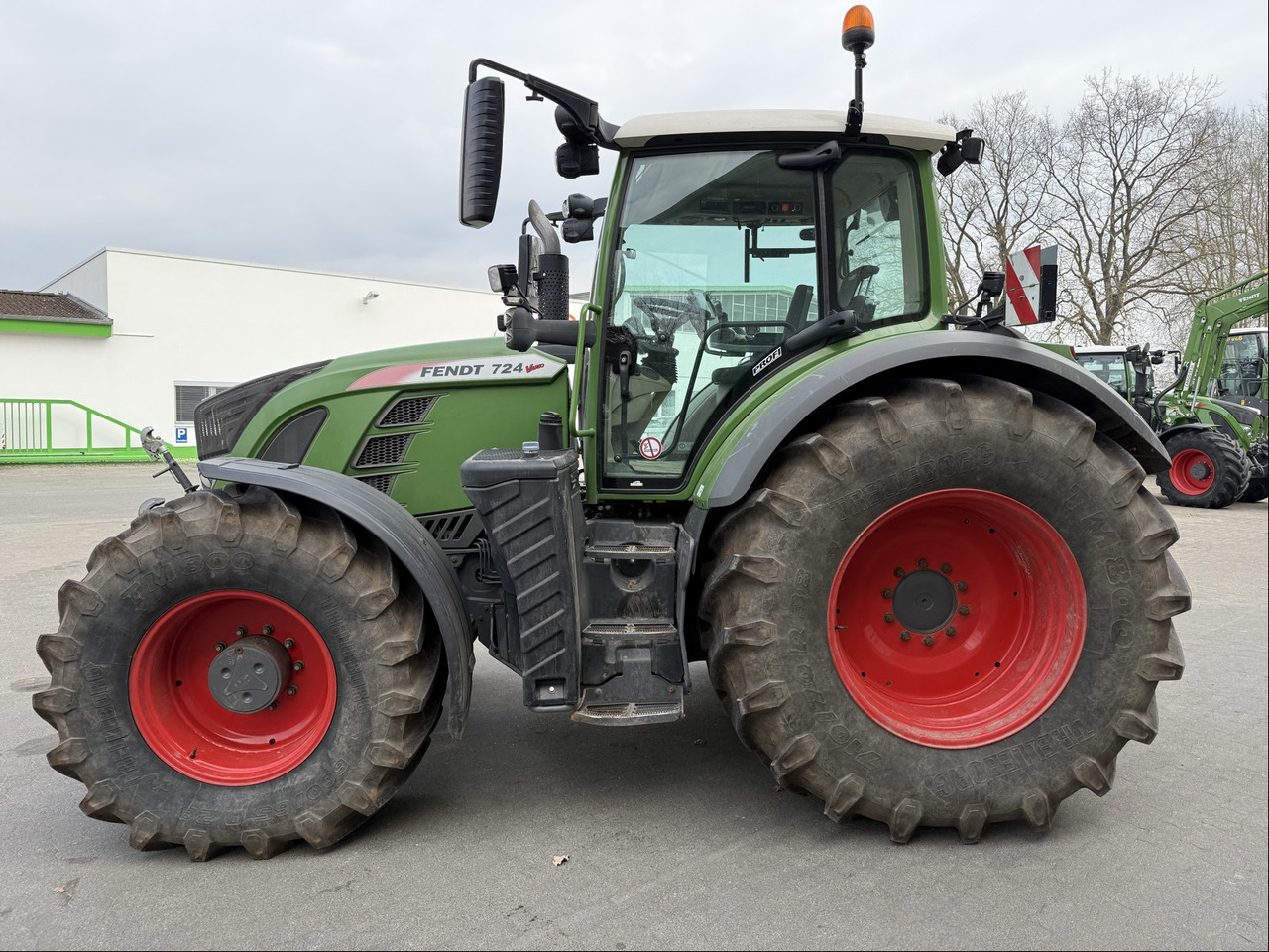 Fendt 724 Vario S4 - טרקטור חקלאי: תמונה 2 Fendt 724 Vario S4 - טרקטור חקלאי: תמונה 2