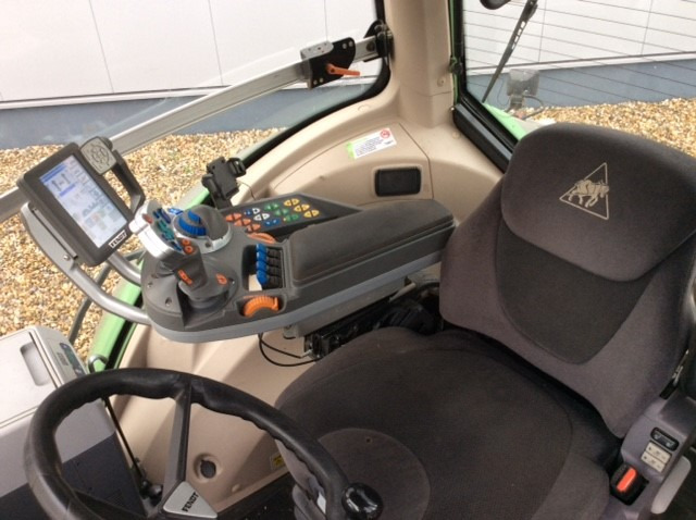 Fendt 824 Vario S4 Profi - טרקטור חקלאי: תמונה 3 Fendt 824 Vario S4 Profi - טרקטור חקלאי: תמונה 3