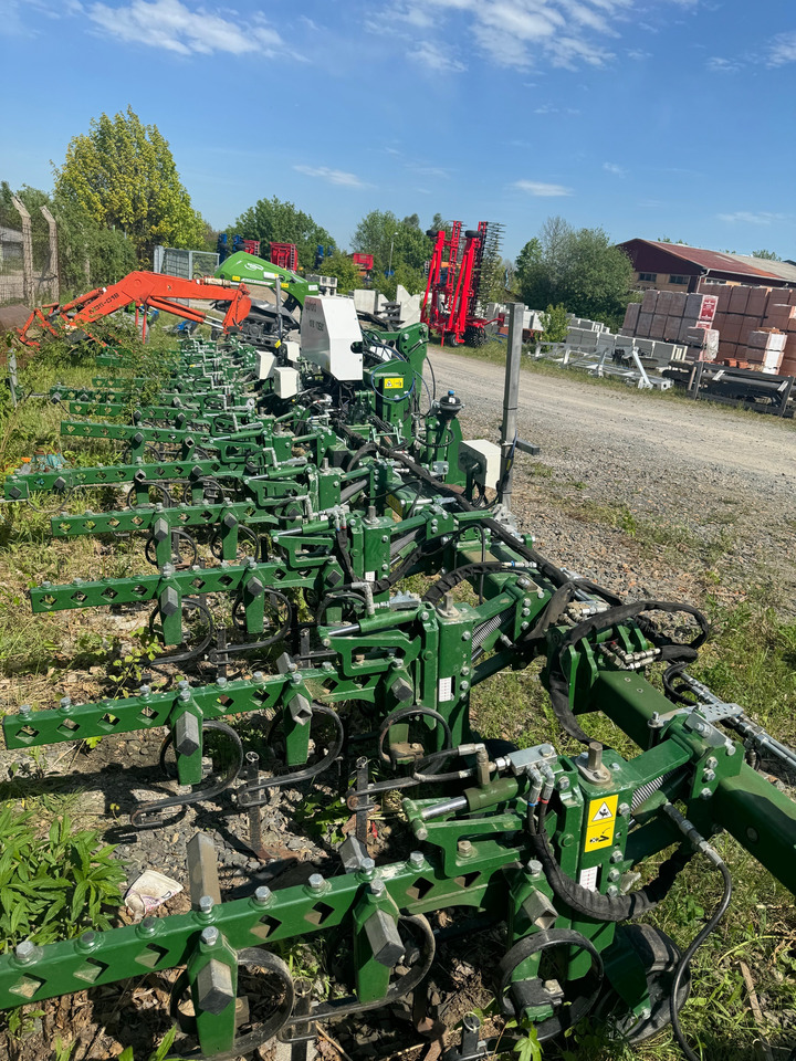 Garford Robocrop Guided Hoe - מקצרת סלק: תמונה 3 Garford Robocrop Guided Hoe - מקצרת סלק: תמונה 3