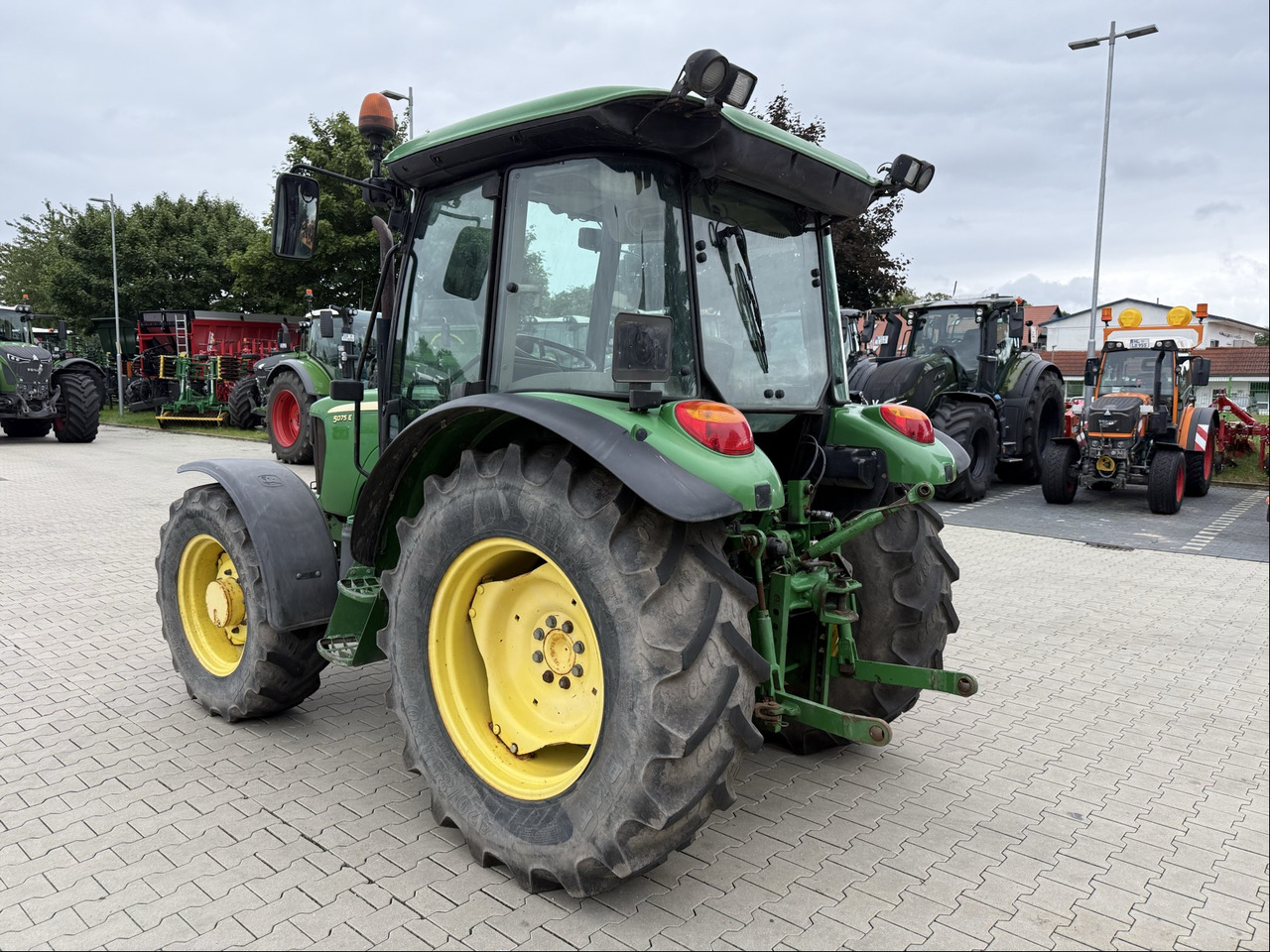 טרקטור חקלאי John Deere 5075E: תמונה 7