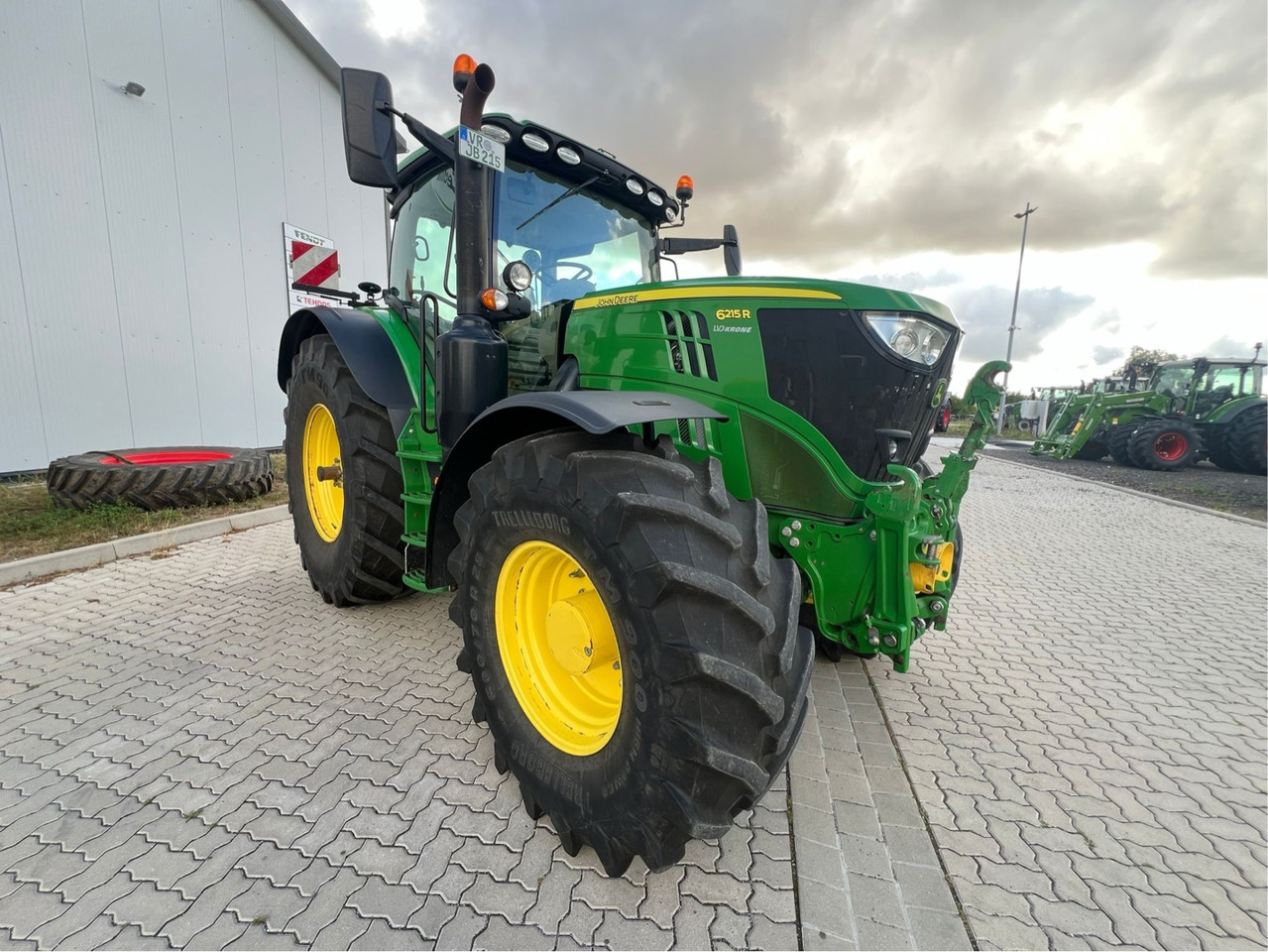 John Deere 6215 R - טרקטור חקלאי: תמונה 1 John Deere 6215 R - טרקטור חקלאי: תמונה 1