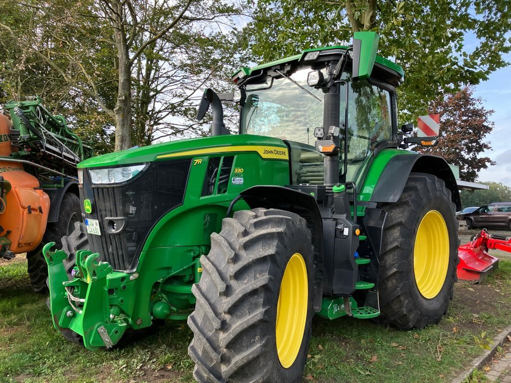 John Deere 7R 330 - טרקטור חקלאי: תמונה 1 John Deere 7R 330 - טרקטור חקלאי: תמונה 1