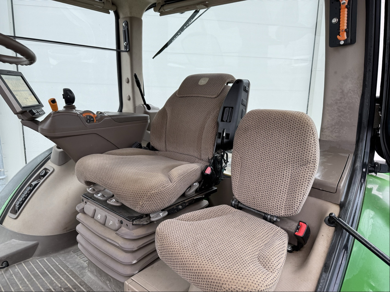 John Deere 8320 R E23 - טרקטור חקלאי: תמונה 2 John Deere 8320 R E23 - טרקטור חקלאי: תמונה 2