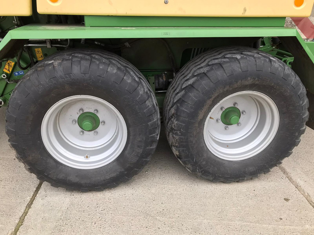 Krone Comprima CF 155 XC - ציוד חציר ומספוא: תמונה 2 Krone Comprima CF 155 XC - ציוד חציר ומספוא: תמונה 2