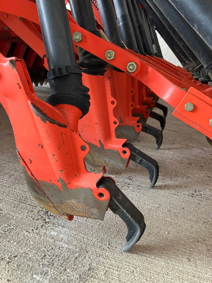 Kuhn Drillmaschinen - מקדחת זרעים: תמונה 5 Kuhn Drillmaschinen - מקדחת זרעים: תמונה 5