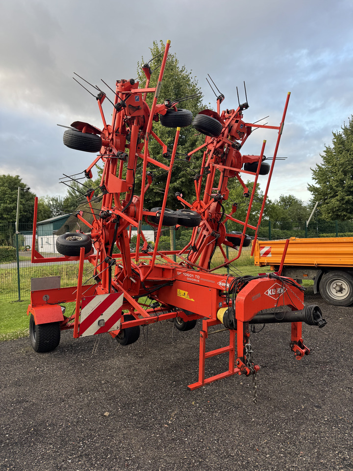 Kuhn GF 10601 T - גורף/ מגרפה: תמונה 1 Kuhn GF 10601 T - גורף/ מגרפה: תמונה 1