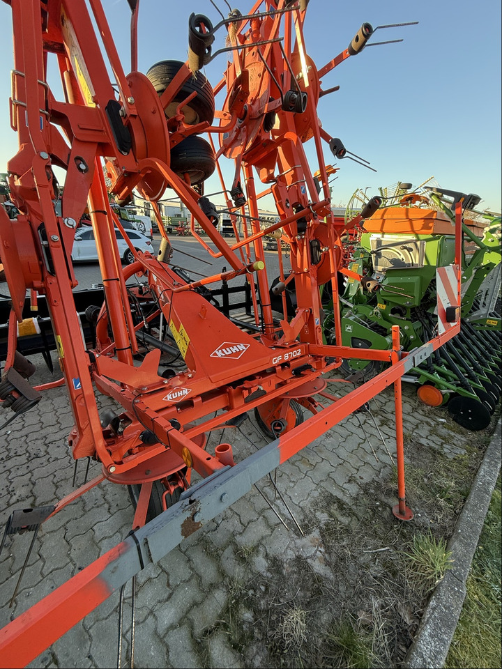 Kuhn Heuwender GF 8702 - גורף/ מגרפה: תמונה 2 Kuhn Heuwender GF 8702 - גורף/ מגרפה: תמונה 2