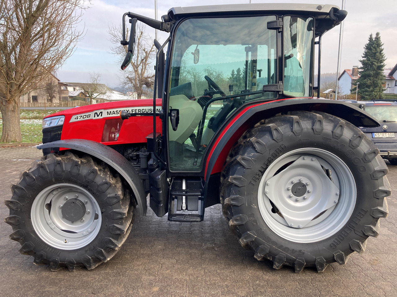 Massey Ferguson 4708 M Cab Essential - טרקטור חקלאי: תמונה 1 Massey Ferguson 4708 M Cab Essential - טרקטור חקלאי: תמונה 1