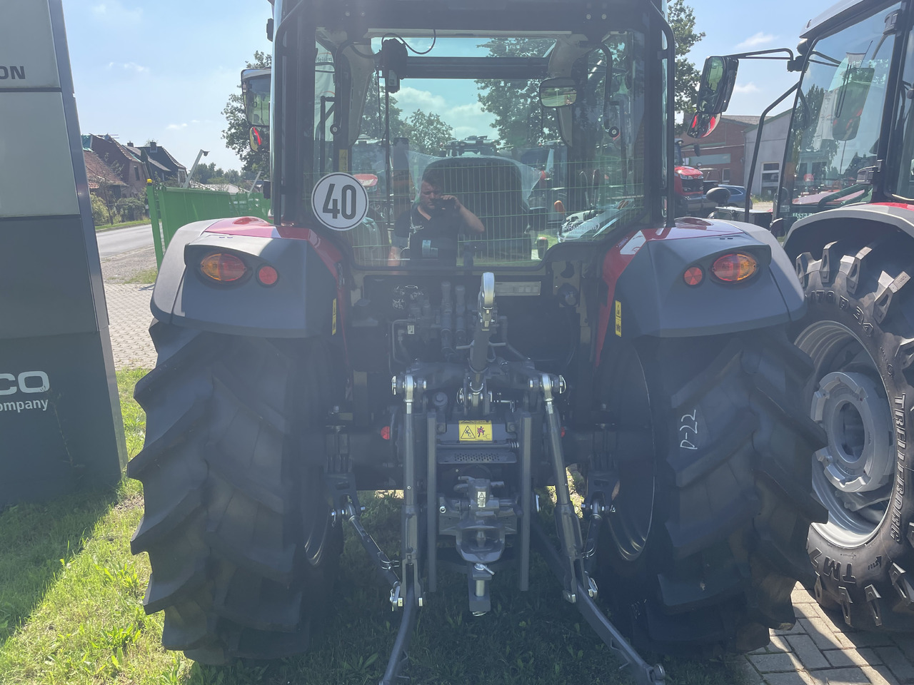 Massey Ferguson 4710 M Cab Essential Dyna 2 - טרקטור חקלאי: תמונה 2 Massey Ferguson 4710 M Cab Essential Dyna 2 - טרקטור חקלאי: תמונה 2