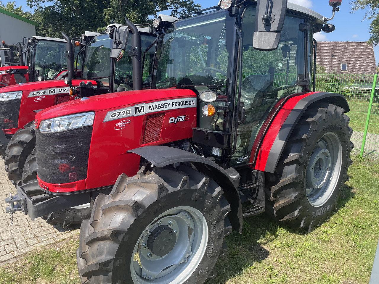 Massey Ferguson 4710 M Cab Essential Dyna 2 - טרקטור חקלאי: תמונה 1 Massey Ferguson 4710 M Cab Essential Dyna 2 - טרקטור חקלאי: תמונה 1