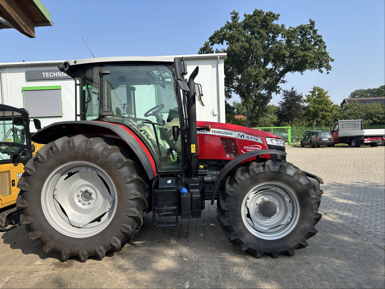 Massey Ferguson 5712M 4WD Cab Essential - טרקטור חקלאי: תמונה 1 Massey Ferguson 5712M 4WD Cab Essential - טרקטור חקלאי: תמונה 1