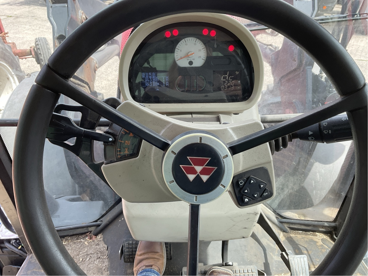 טרקטור חקלאי Massey Ferguson 6614 Dyna 6: תמונה 9