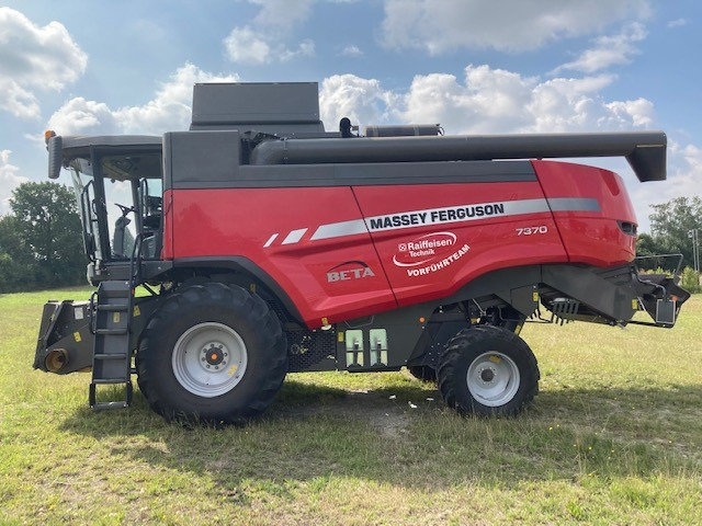 Massey Ferguson 7370 Beta - מקצרת קומבינה: תמונה 1 Massey Ferguson 7370 Beta - מקצרת קומבינה: תמונה 1
