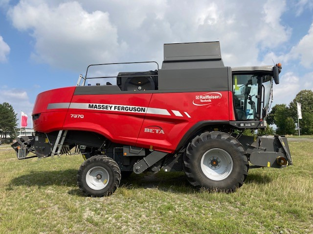 Massey Ferguson 7370 Beta - מקצרת קומבינה: תמונה 1 Massey Ferguson 7370 Beta - מקצרת קומבינה: תמונה 1
