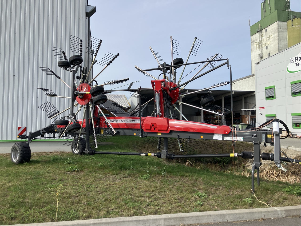 Massey Ferguson RK 842 SD-TRC - גורף/ מגרפה: תמונה 1 Massey Ferguson RK 842 SD-TRC - גורף/ מגרפה: תמונה 1