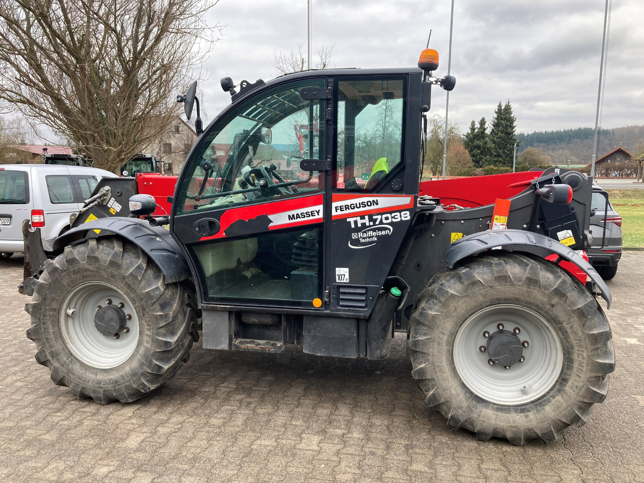 Massey Ferguson Telekoplader TH 7038 - מפעיל טלסקופי: תמונה 1 Massey Ferguson Telekoplader TH 7038 - מפעיל טלסקופי: תמונה 1
