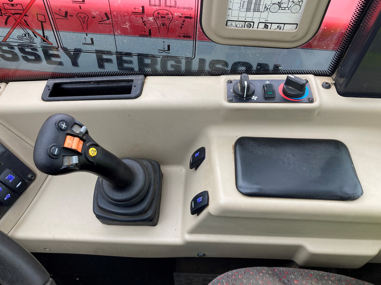 Massey Ferguson Telekoplader TH 7038 - מפעיל טלסקופי: תמונה 3 Massey Ferguson Telekoplader TH 7038 - מפעיל טלסקופי: תמונה 3