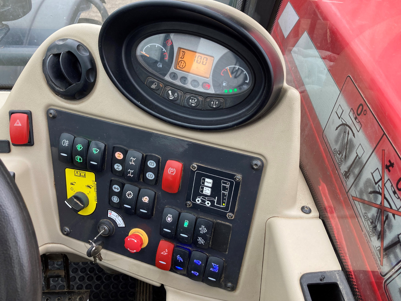 Massey Ferguson Telekoplader TH 7038 - מפעיל טלסקופי: תמונה 2 Massey Ferguson Telekoplader TH 7038 - מפעיל טלסקופי: תמונה 2
