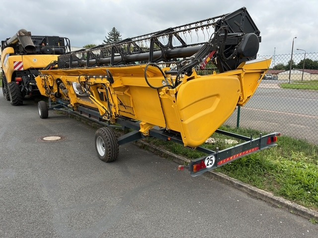 New Holland CR 9090 - מקצרת קומבינה: תמונה 4 New Holland CR 9090 - מקצרת קומבינה: תמונה 4