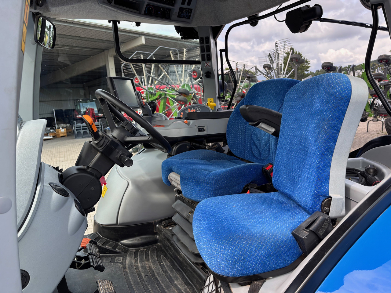 New Holland T6.140 Auto Command - טרקטור חקלאי: תמונה 4 New Holland T6.140 Auto Command - טרקטור חקלאי: תמונה 4