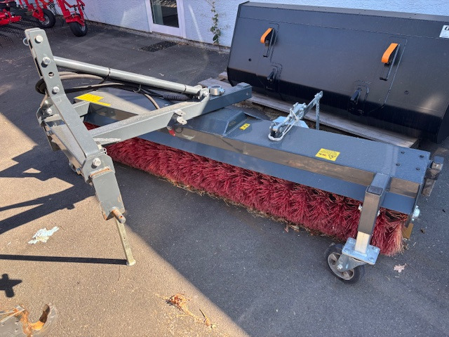 Saphir FKM 231 Kehrmaschine - מכסחה: תמונה 1 Saphir FKM 231 Kehrmaschine - מכסחה: תמונה 1