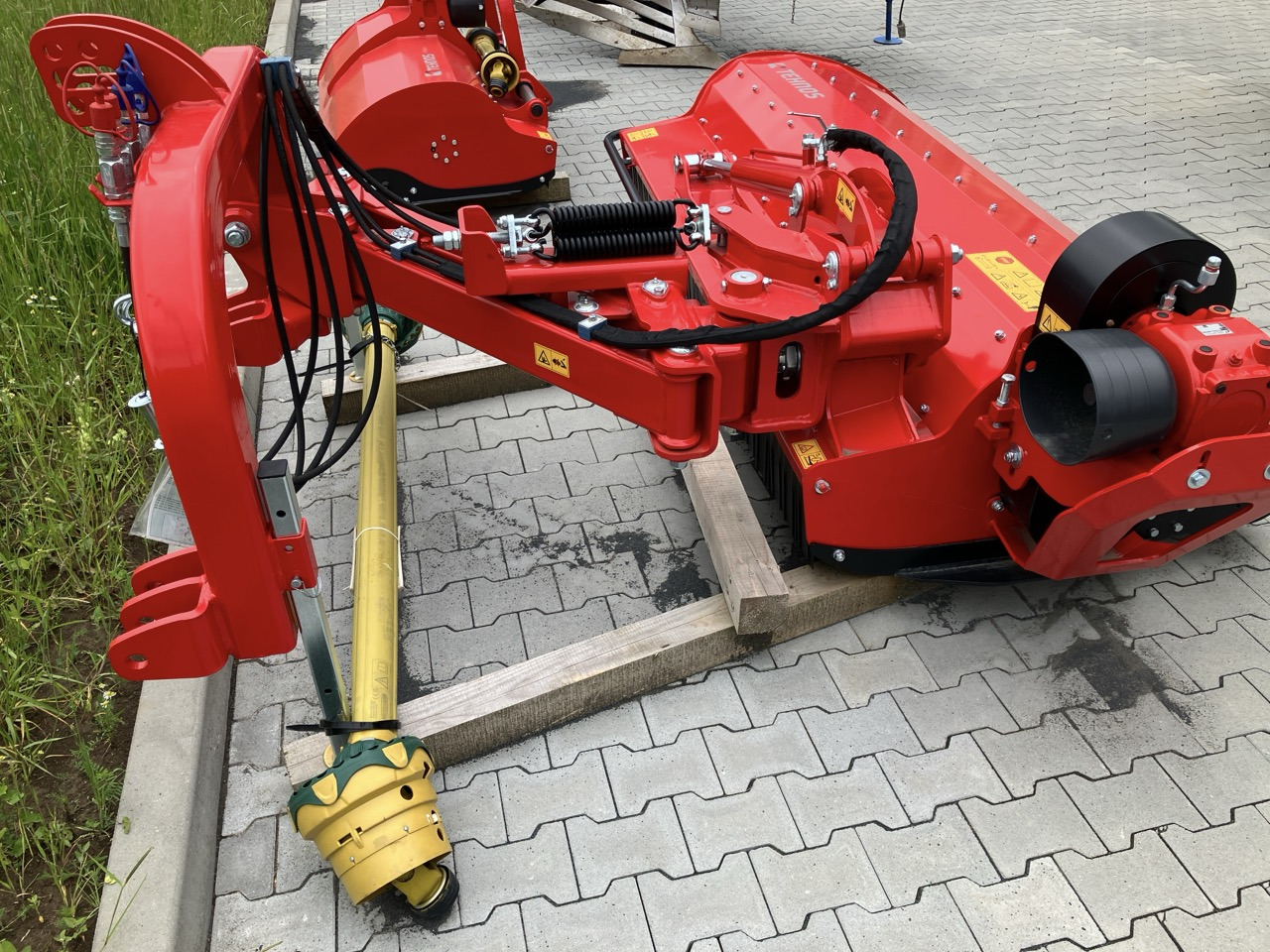 Tehnos Mulcher MB 220R PROFI LW - מכסחת תבואה: תמונה 2 Tehnos Mulcher MB 220R PROFI LW - מכסחת תבואה: תמונה 2