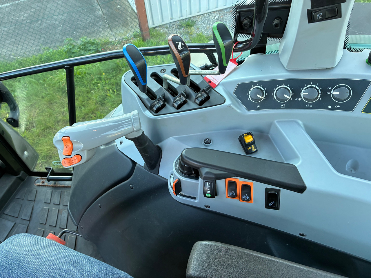 Valtra A114MH4 AC 71.5 - טרקטור חקלאי: תמונה 3 Valtra A114MH4 AC 71.5 - טרקטור חקלאי: תמונה 3