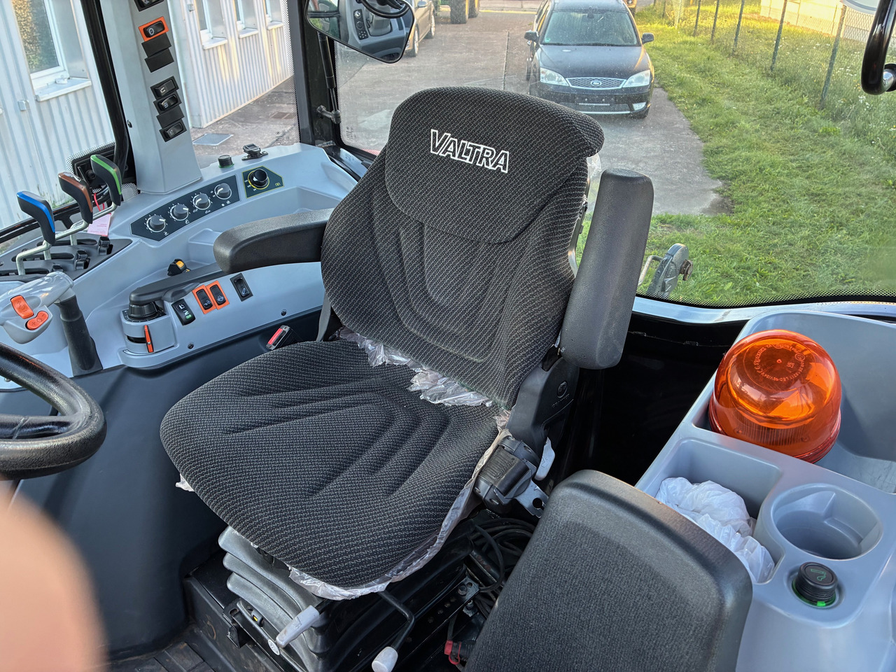 Valtra A114MH4 AC 71.5 - טרקטור חקלאי: תמונה 4 Valtra A114MH4 AC 71.5 - טרקטור חקלאי: תמונה 4