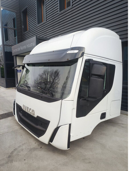 Iveco STRALIS HI-WAY Euro 6 - תא ופנים הרכב עבור משאית: תמונה 3 Iveco STRALIS HI-WAY Euro 6 - תא ופנים הרכב עבור משאית: תמונה 3