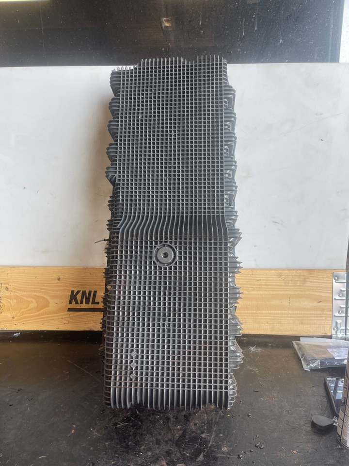 CUMMINS OIL PAN 5301416 - מנוע וחלקים עבור משאית: תמונה 1 CUMMINS OIL PAN 5301416 - מנוע וחלקים עבור משאית: תמונה 1