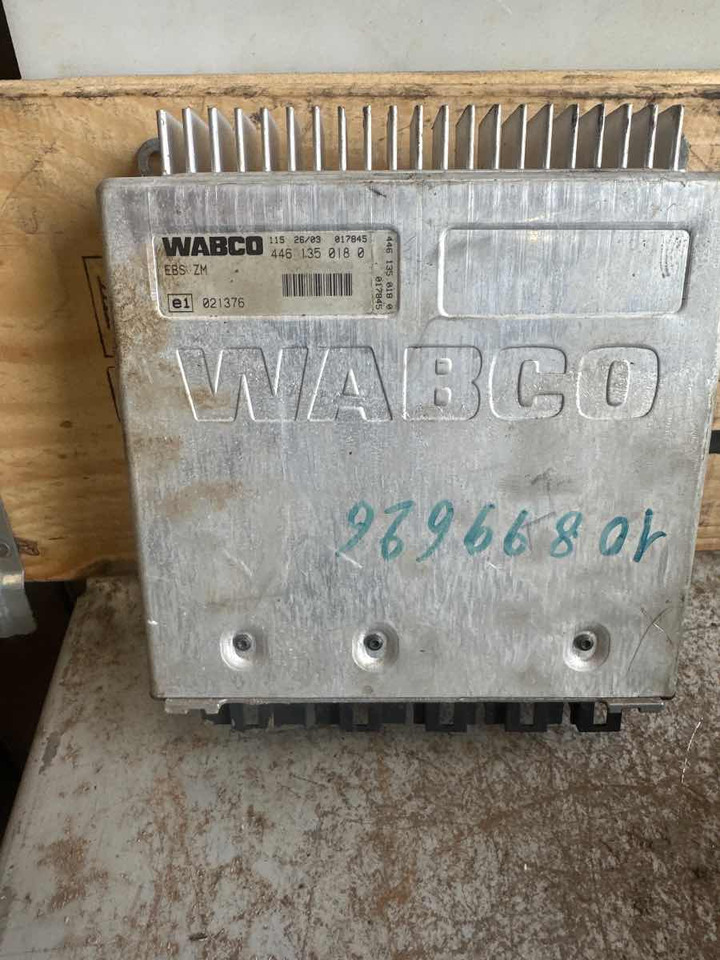 IVECO EBS ECU 4461350180 - מערכת חשמל עבור משאית: תמונה 1 IVECO EBS ECU 4461350180 - מערכת חשמל עבור משאית: תמונה 1